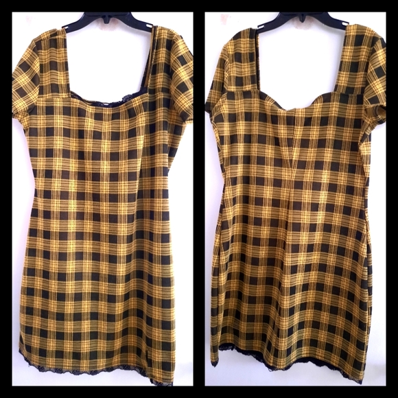 Eyeshadow Dresses & Skirts - Junior XL Black & Yellow Plaid Lace Trim Dress